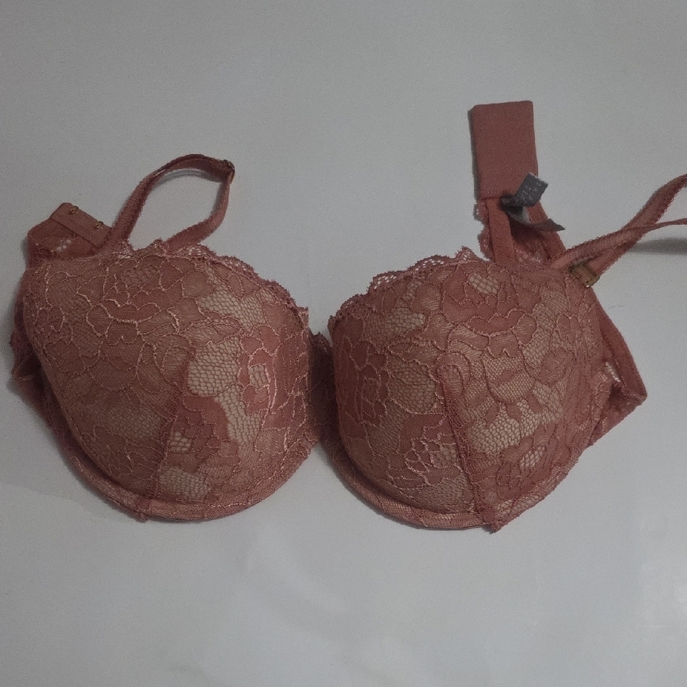 Lace Underwire Bra in Pink